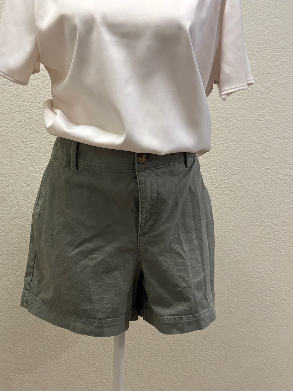 LOFT Olive High-Rise Casual Women's Shorts